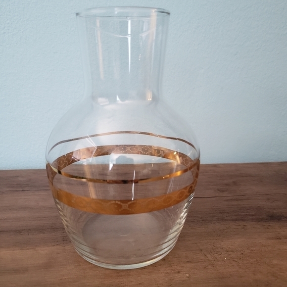 Mid Century Gold Rimmed Carafes and Glasses - Picture 4 of 8